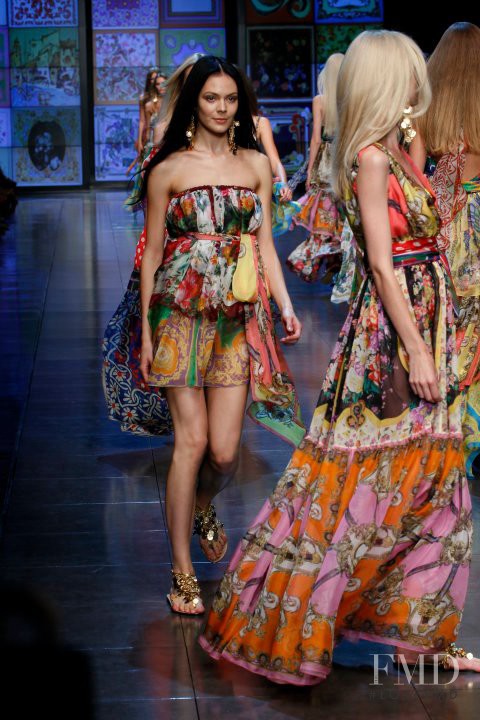 Kinga Rajzak featured in  the D&G fashion show for Spring/Summer 2012