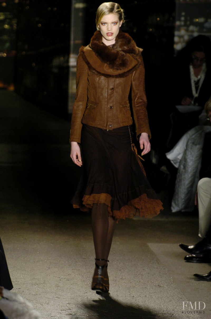 Rianne ten Haken featured in  the Donna Karan New York fashion show for Autumn/Winter 2004