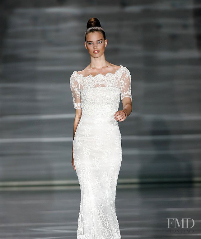 Rianne ten Haken featured in  the Pronovias fashion show for Spring/Summer 2009