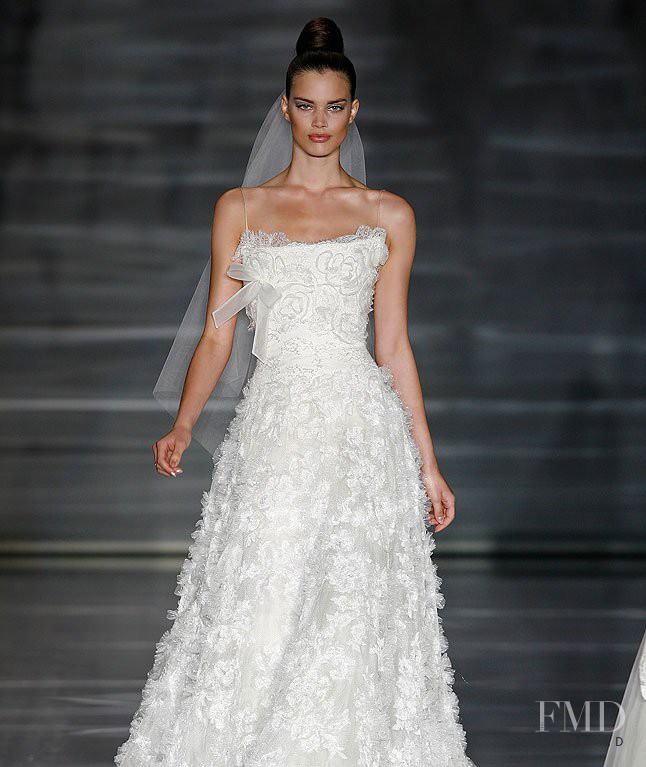 Rianne ten Haken featured in  the Pronovias fashion show for Spring/Summer 2009