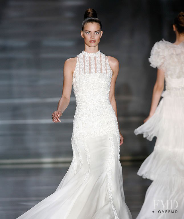 Rianne ten Haken featured in  the Pronovias fashion show for Spring/Summer 2009