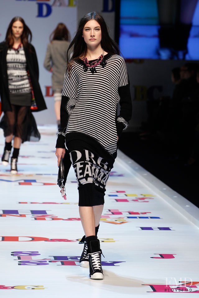 Jacquelyn Jablonski featured in  the D&G fashion show for Autumn/Winter 2011