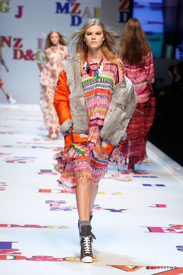 Maryna Linchuk featured in  the D&G fashion show for Autumn/Winter 2011