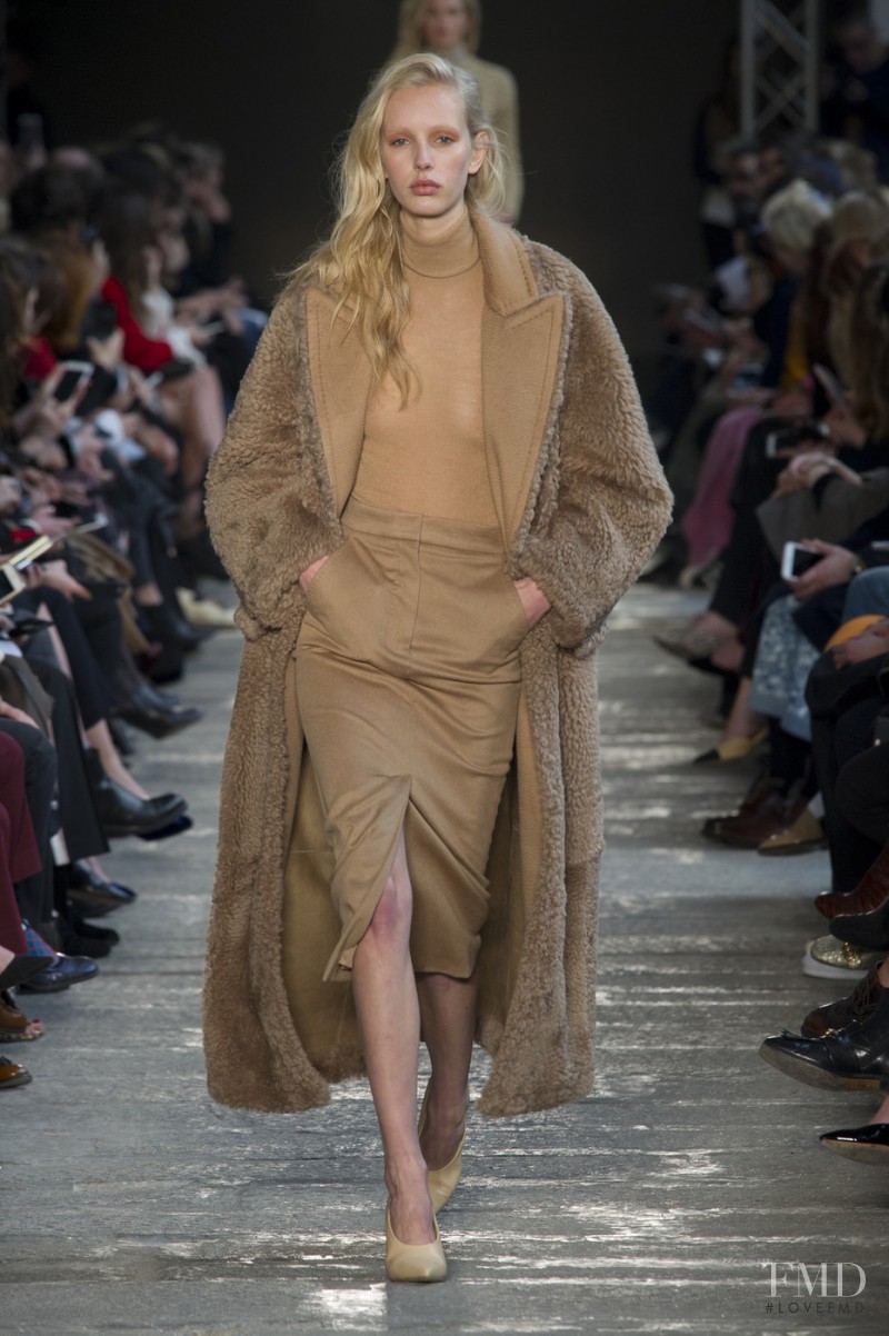 Jessie Bloemendaal featured in  the Max Mara fashion show for Autumn/Winter 2017