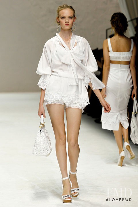 Nimuë Smit featured in  the Dolce & Gabbana fashion show for Spring/Summer 2011