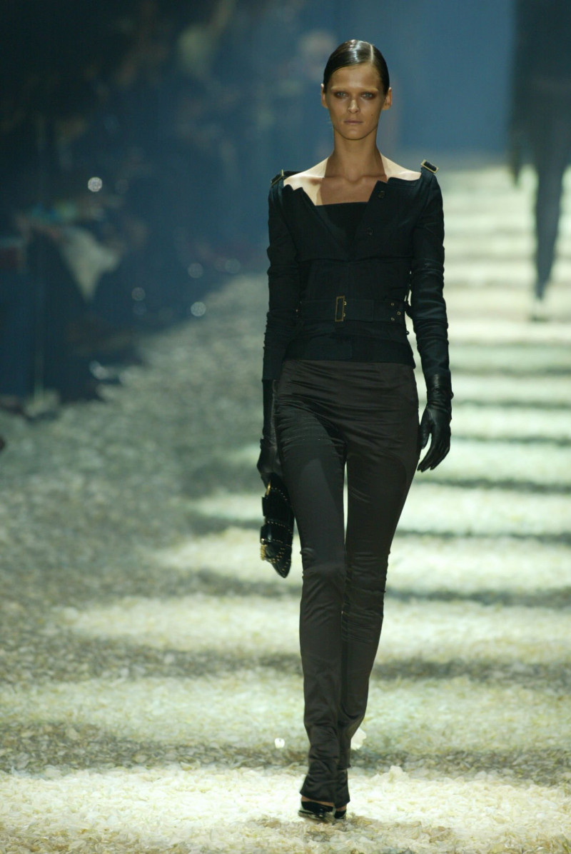 Carmen Kass featured in  the Gucci fashion show for Autumn/Winter 2003
