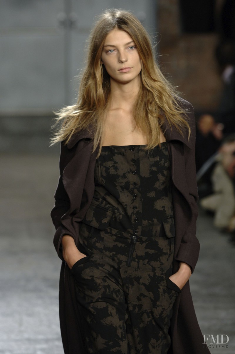 Daria Werbowy featured in  the Karl Lagerfeld fashion show for Autumn/Winter 2006