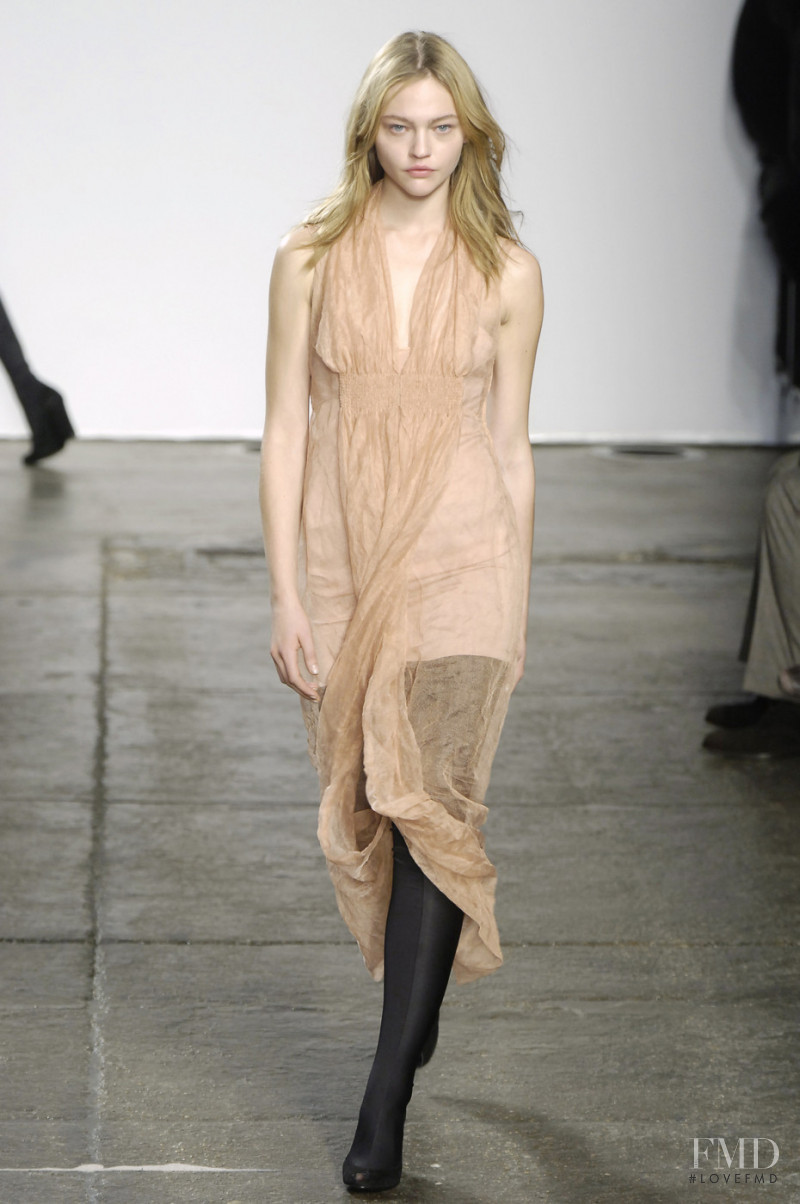 Sasha Pivovarova featured in  the Karl Lagerfeld fashion show for Autumn/Winter 2006