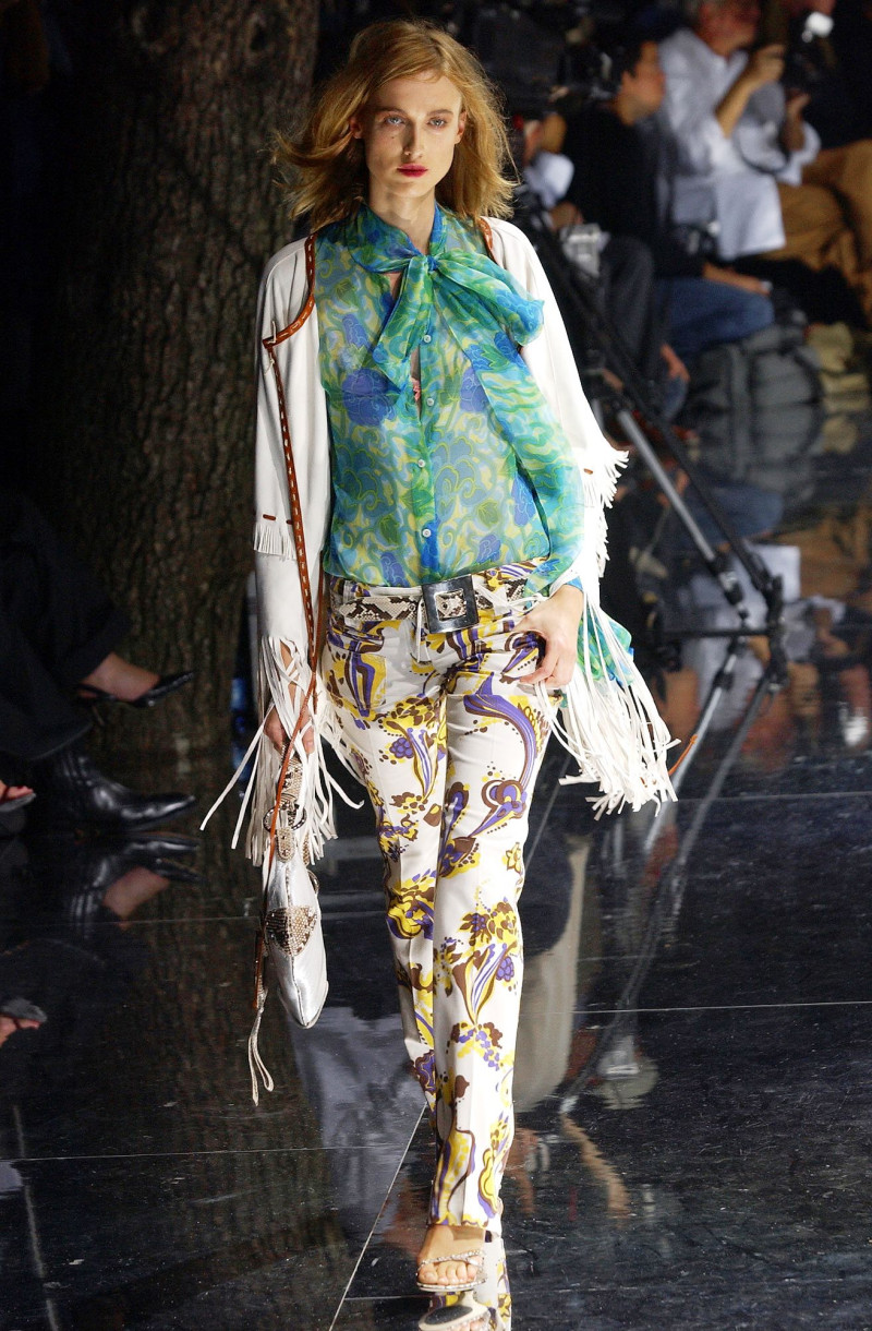 Dolce & Gabbana fashion show for Spring/Summer 2004
