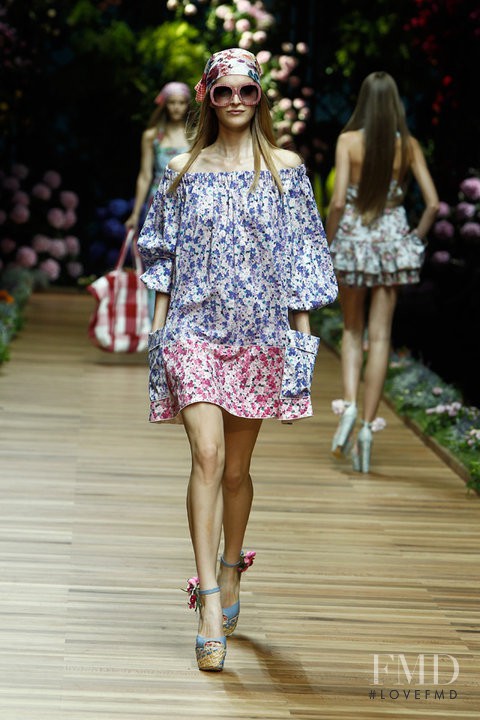 Mirte Maas featured in  the D&G fashion show for Spring/Summer 2011