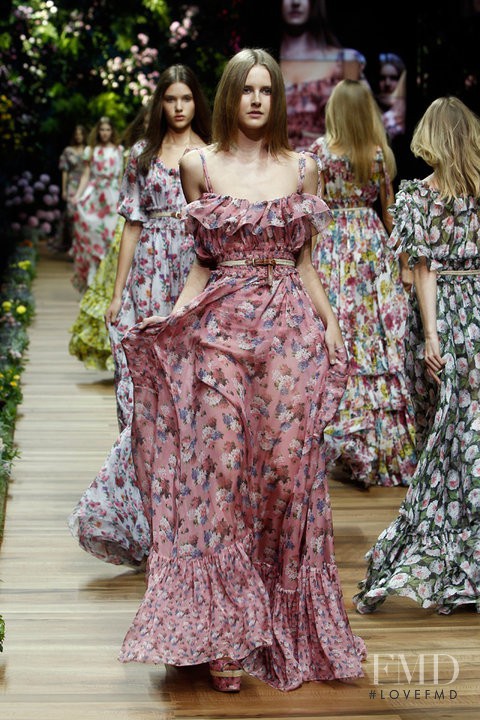 Lisanne de Jong featured in  the D&G fashion show for Spring/Summer 2011