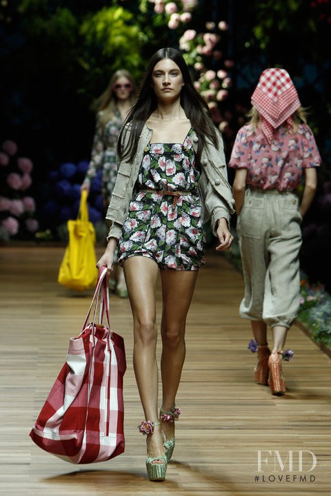 Jacquelyn Jablonski featured in  the D&G fashion show for Spring/Summer 2011