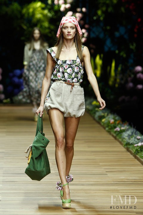 Karmen Pedaru featured in  the D&G fashion show for Spring/Summer 2011