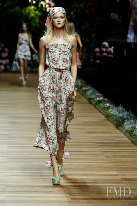 Kasia Struss featured in  the D&G fashion show for Spring/Summer 2011