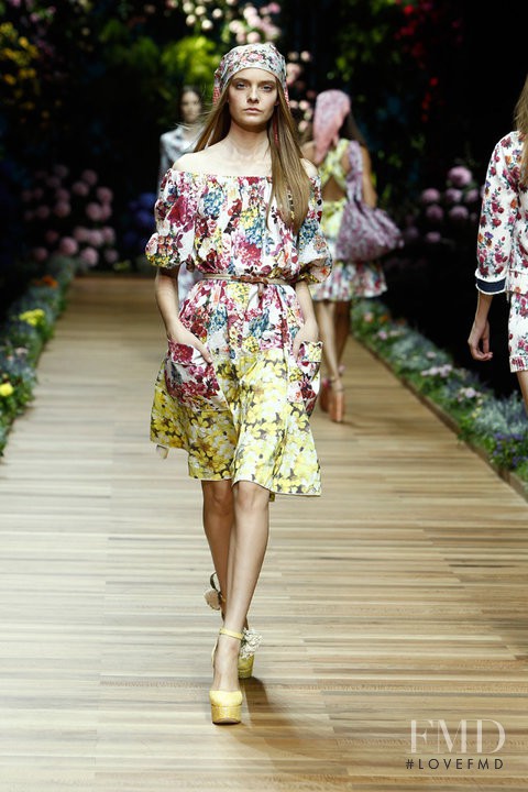 Nimuë Smit featured in  the D&G fashion show for Spring/Summer 2011