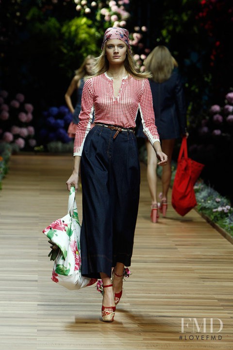 Constance Jablonski featured in  the D&G fashion show for Spring/Summer 2011