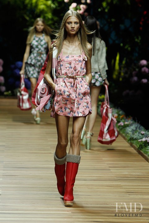 Anna Selezneva featured in  the D&G fashion show for Spring/Summer 2011