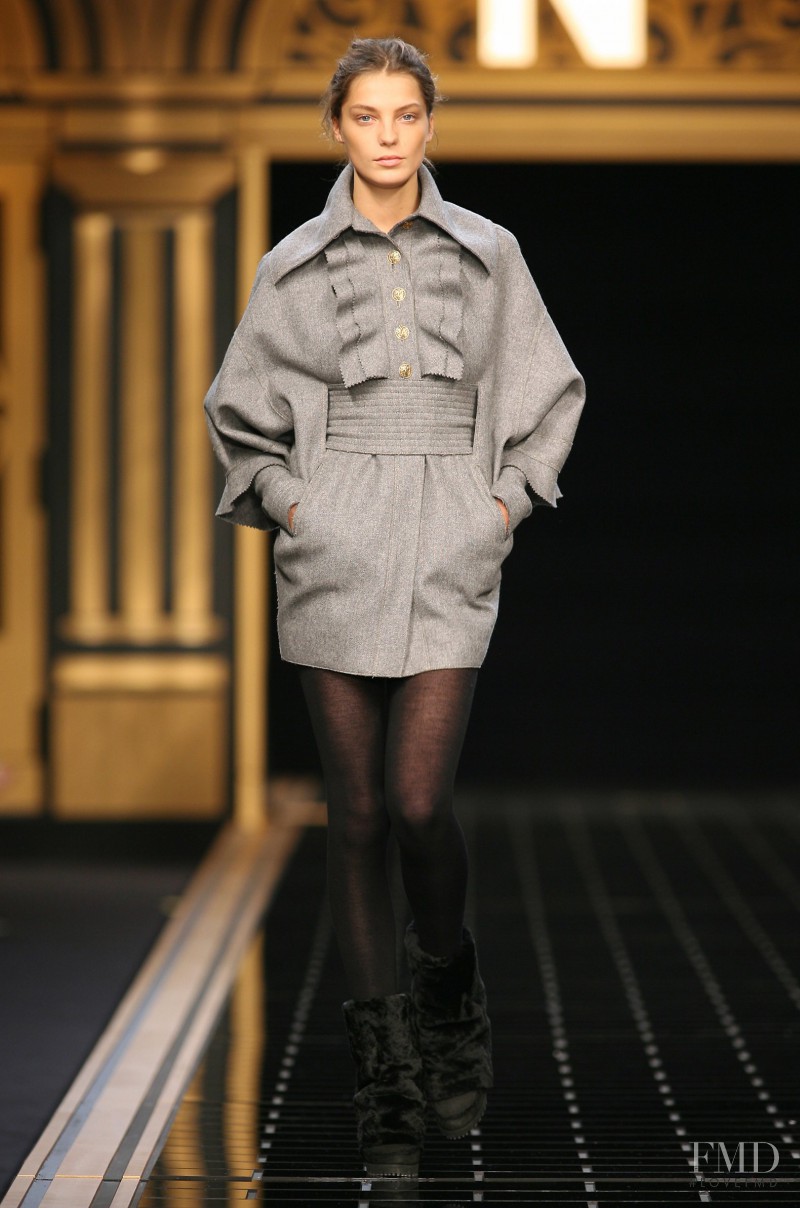 Daria Werbowy featured in  the Fendi fashion show for Autumn/Winter 2006