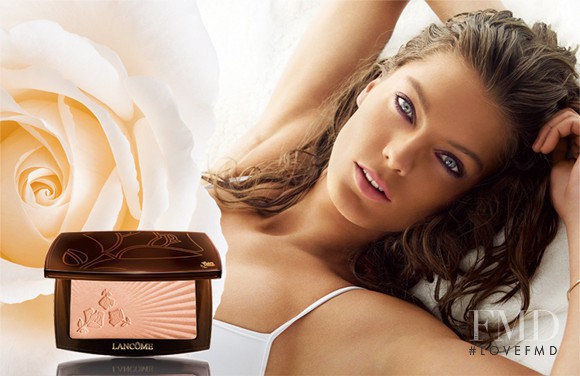 Daria Werbowy featured in  the Lancome Star Bronzer advertisement for Summer 2011