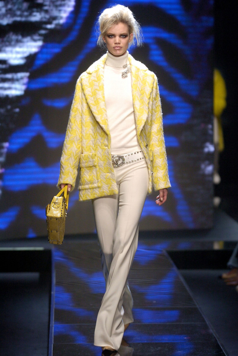 Versace fashion show for Autumn/Winter 2004