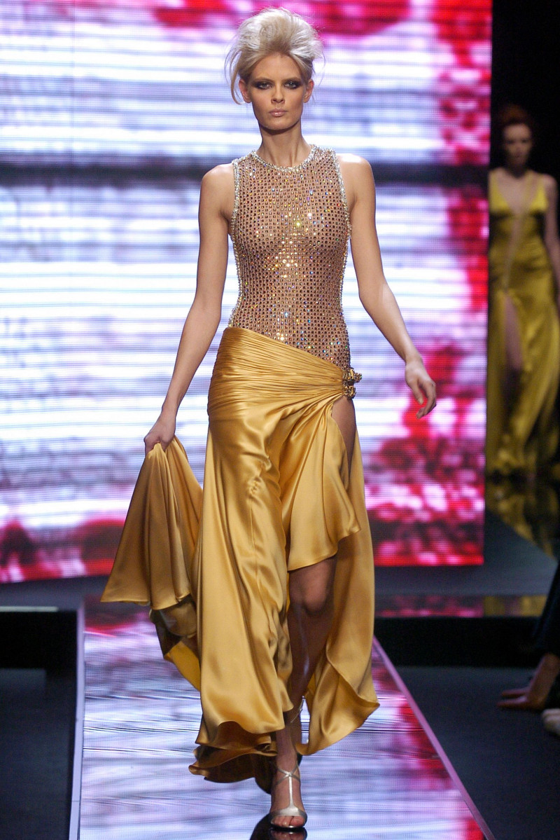 Versace fashion show for Autumn/Winter 2004