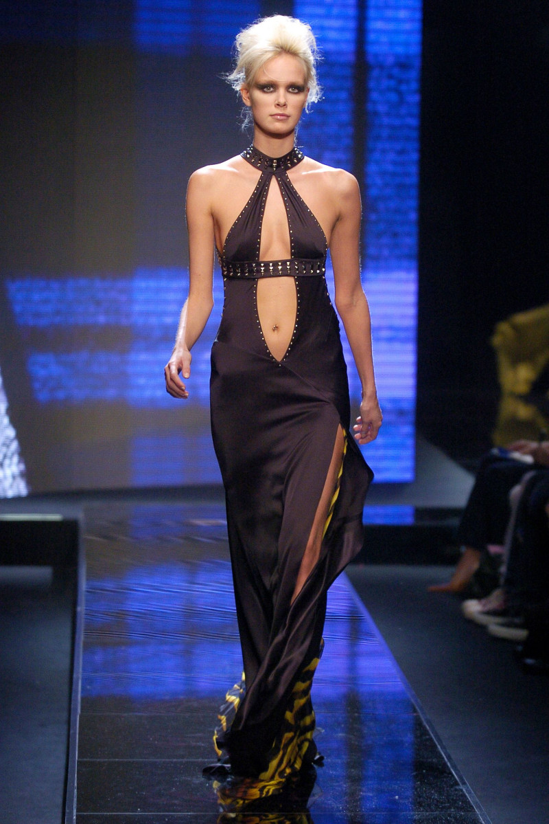 Versace fashion show for Autumn/Winter 2004