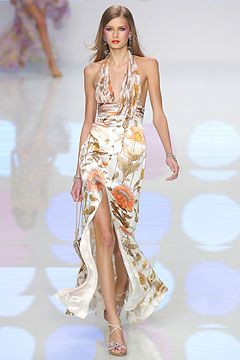 Valentino fashion show for Spring/Summer 2004