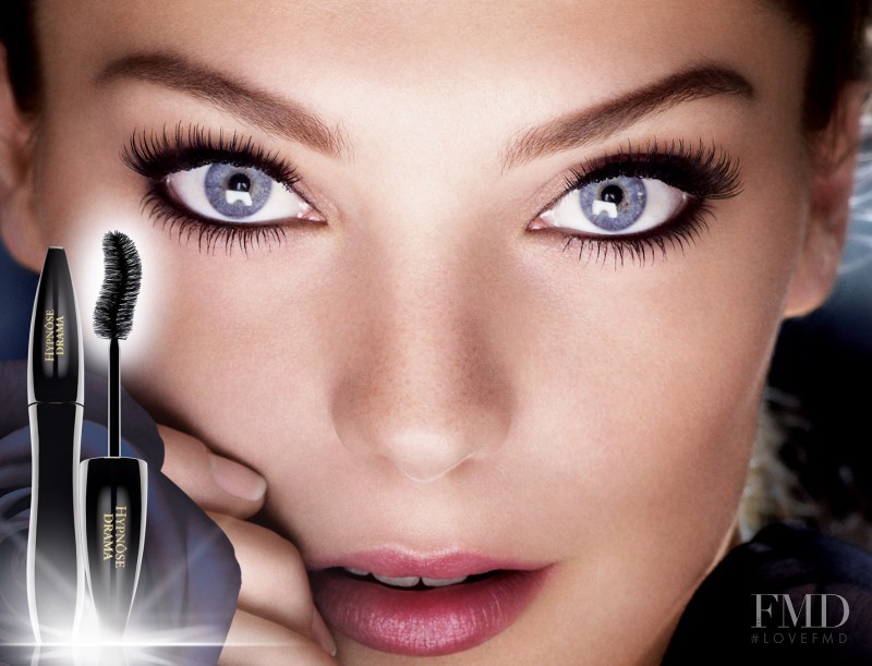 Daria Werbowy featured in  the Lancome Hypnose Drama mascara  advertisement for Fall 2009