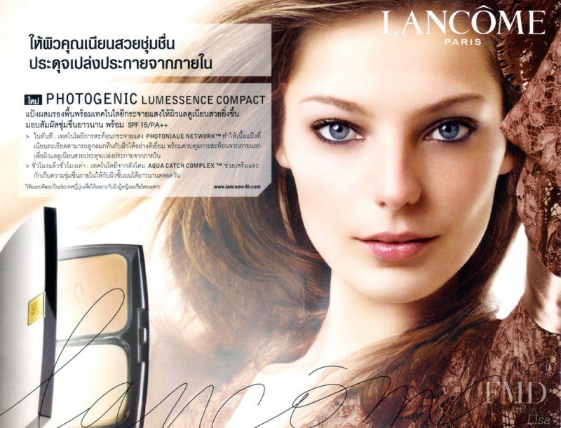 Daria Werbowy featured in  the Lancome Photogenic Lummesence Compact advertisement for Spring/Summer 2007