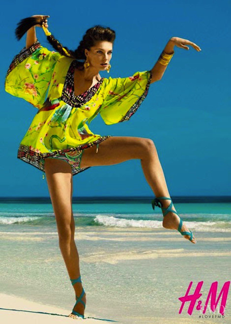 Daria Werbowy featured in  the H&M x Matthew Williamson  advertisement for Summer 2009