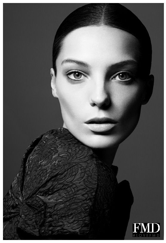 Daria Werbowy featured in  the Forum advertisement for Autumn/Winter 2009