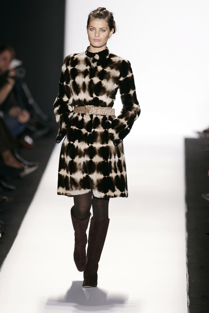 Isabeli Fontana featured in  the Oscar de la Renta fashion show for Autumn/Winter 2005