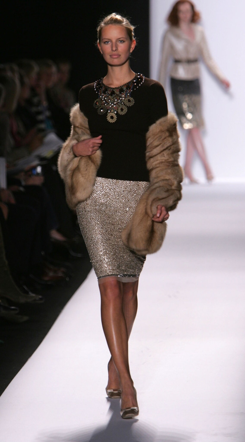 Karolina Kurkova featured in  the Oscar de la Renta fashion show for Autumn/Winter 2005