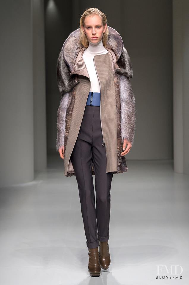 Jessie Bloemendaal featured in  the Salvatore Ferragamo fashion show for Autumn/Winter 2017
