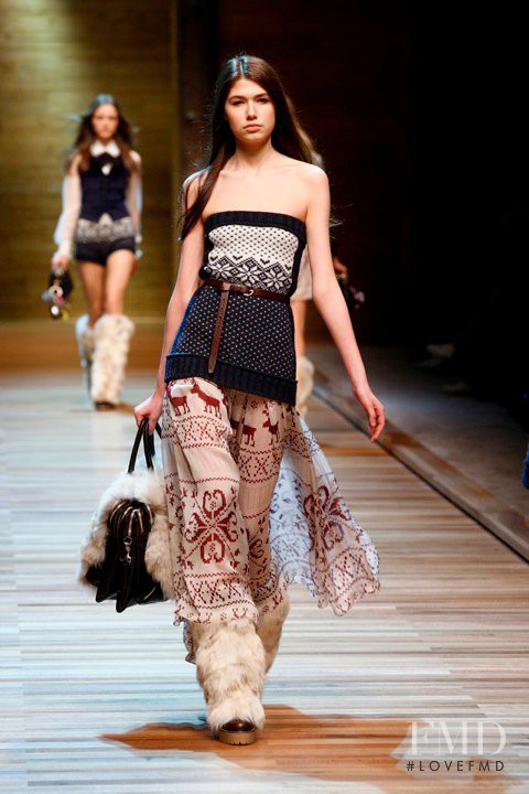 Lindsey Hoover featured in  the D&G fashion show for Autumn/Winter 2010