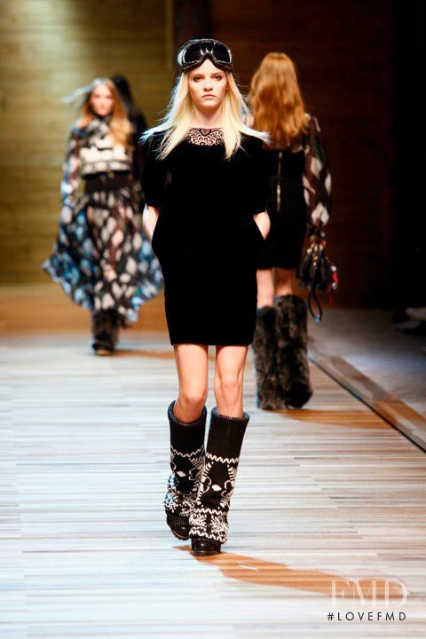 Ginta Lapina featured in  the D&G fashion show for Autumn/Winter 2010