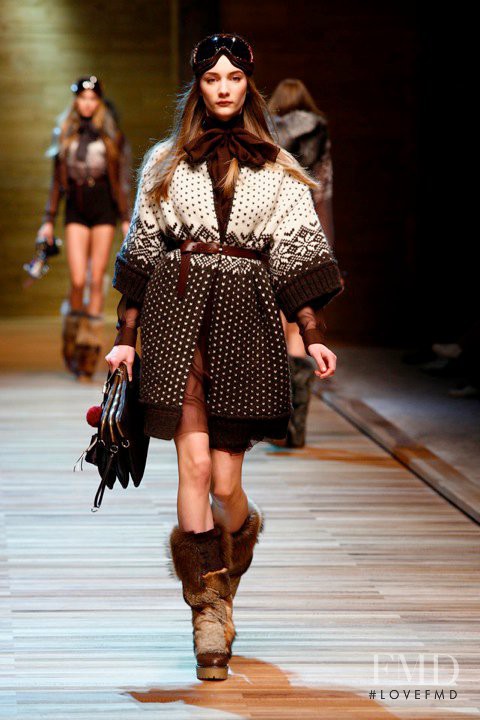 Hannah Rundlof featured in  the D&G fashion show for Autumn/Winter 2010