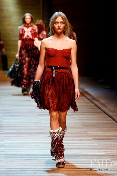 Sasha Pivovarova featured in  the D&G fashion show for Autumn/Winter 2010