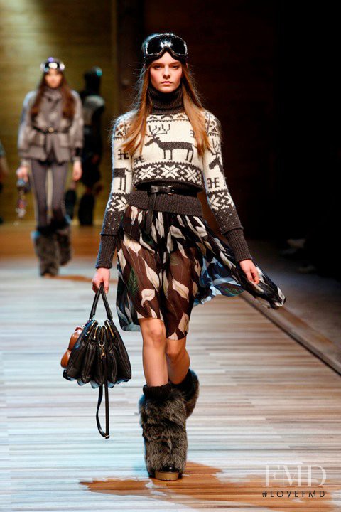 Nimuë Smit featured in  the D&G fashion show for Autumn/Winter 2010