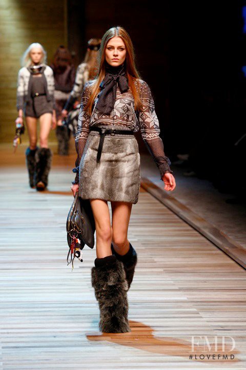 Marlena Szoka featured in  the D&G fashion show for Autumn/Winter 2010