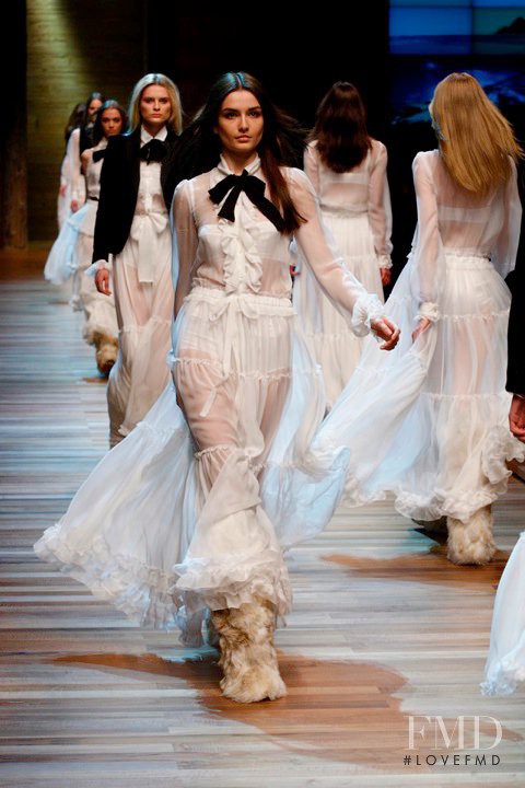 Andreea Diaconu featured in  the D&G fashion show for Autumn/Winter 2010