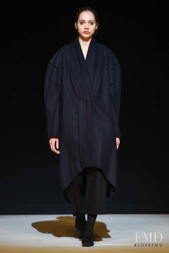 Odette Pavlova featured in  the Hussein Chalayan fashion show for Autumn/Winter 2017