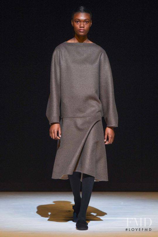 Hussein Chalayan fashion show for Autumn/Winter 2017