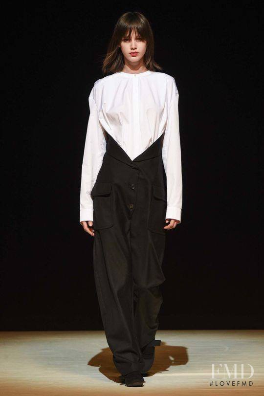 Hussein Chalayan fashion show for Autumn/Winter 2017