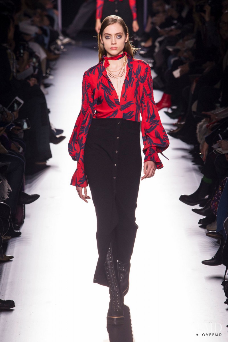 Odette Pavlova featured in  the Hermès fashion show for Autumn/Winter 2017