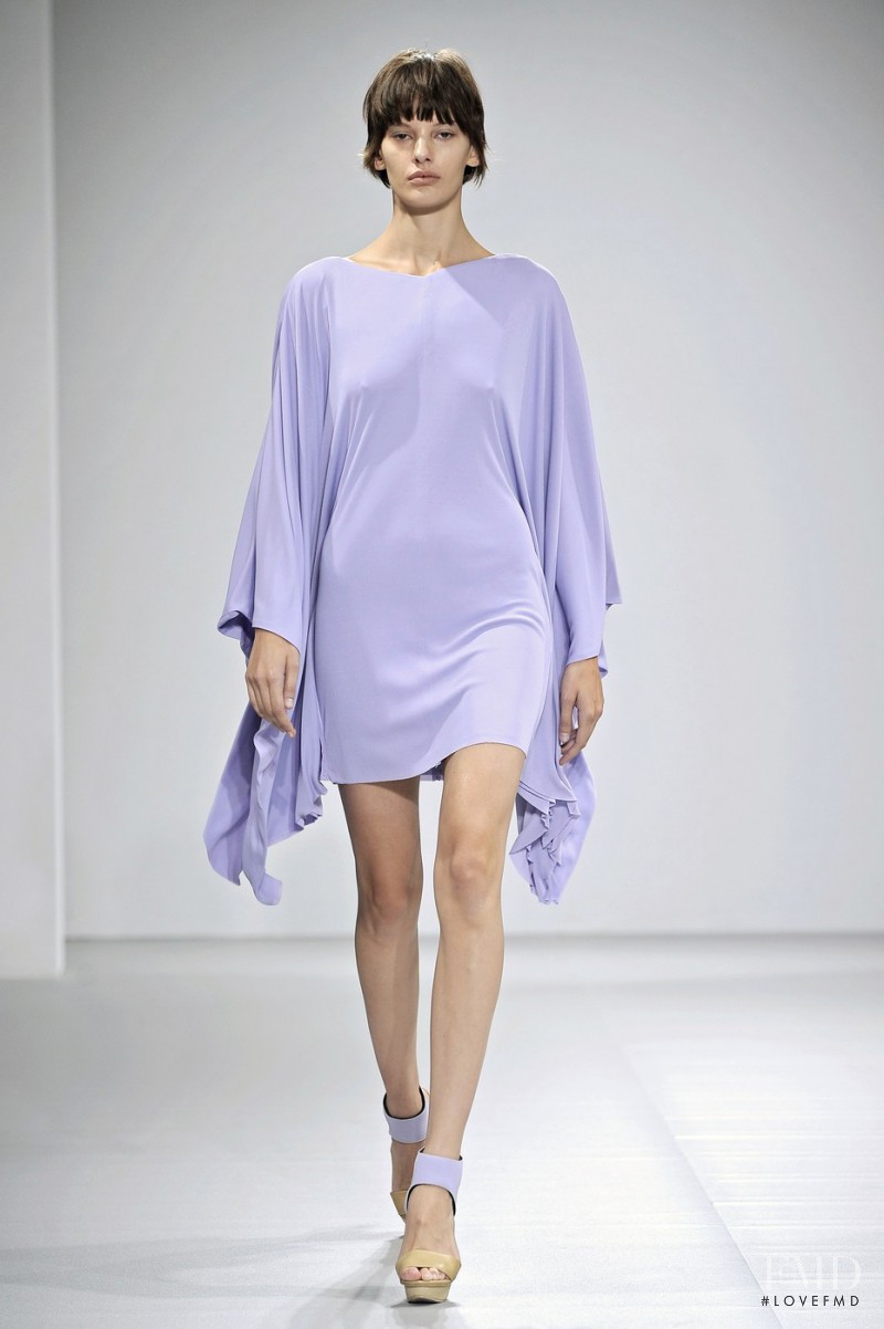 Amanda Murphy featured in  the Josh Goot fashion show for Spring/Summer 2009