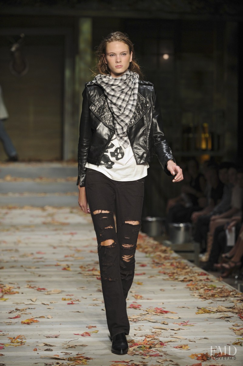 William Rast fashion show for Spring/Summer 2009