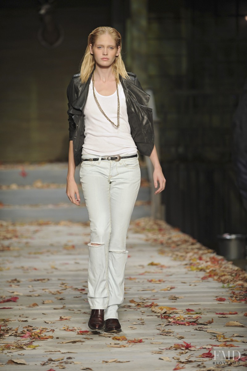 William Rast fashion show for Spring/Summer 2009