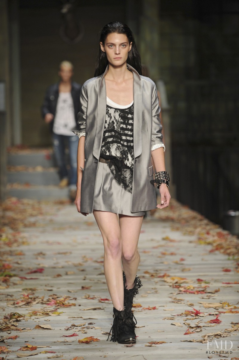 William Rast fashion show for Spring/Summer 2009