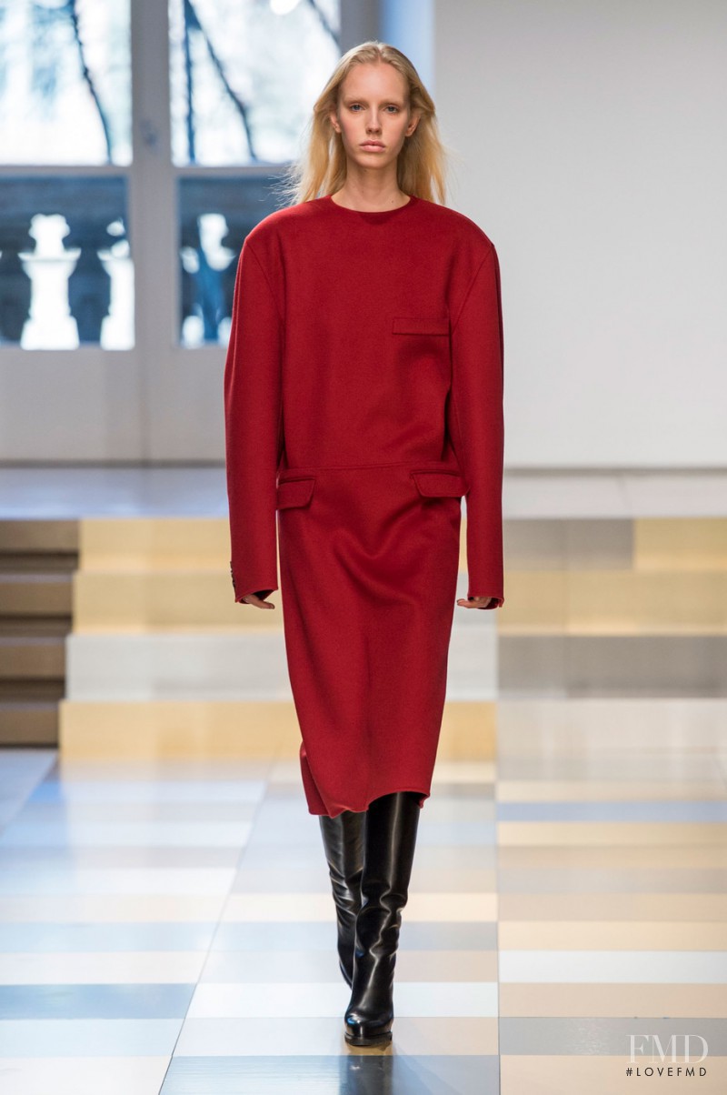 Jessie Bloemendaal featured in  the Jil Sander fashion show for Autumn/Winter 2017